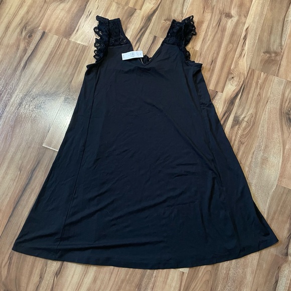 LOFT Dresses & Skirts - NWT LOFT Simple Little Black Dress With Lace Detail Sz S
